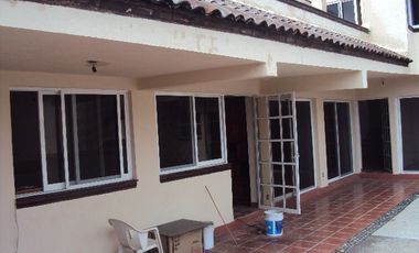 Atención Inversionistas, Propiedad con Dos Bonitas Casas, Estilo Cuernavaca