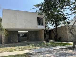 Casa de lujo en  venta en privada residencial en el norte de la ciudad ENTREGA INMEDIATA