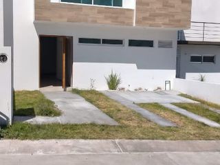Se Vende Casa en Grand Juriquilla, Preciosa, Family Room, 3 Recamaras, Jardín..