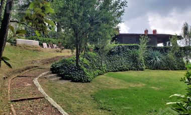 BELLA CASA CON TERRAZA ABIERTA, VISTA AL PUEBLO Y COLINDA CON EL BOSQUE