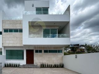 Casa en Lomas de Juriquilla - Recámara con Terraza  y Roof Garden  J2