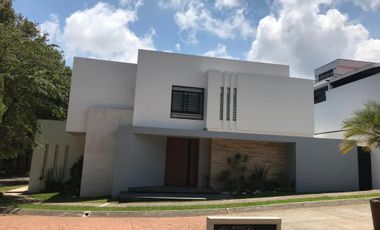 HERMOSA  RESIDENCIA EN FRACCIONAMIENTO PRIVADO