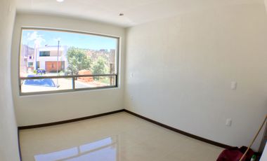 Venta de Casa el Pinar Area Verde ALTOZANO Morelia Recamara planta baja 4 Recam