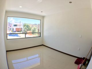 Venta de Casa el Pinar Area Verde ALTOZANO Morelia Recamara planta baja 4 Recam