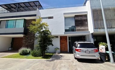 Hermosa casa en venta en coto de Solares