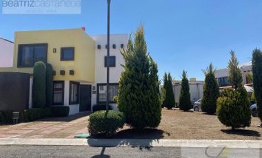 CASA EN VENTA USADA, ESQUINA, DOS NIVLES, TERRENO EXCEDENTE, SENDERO DE LOS PINOS, PACHUCA, HGO.