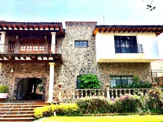 Hermosa Casa Colonial en Venta en Fraccionamiento Brisas Cuernavaca Con Jardín y Alberca