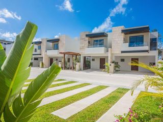 Casa en venta en Playa del Carmen colonia selvanova con acabados de lujo
