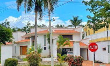 Casa en Venta Frente al Parque del Club de Golf La Ceiba