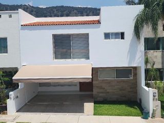 Se vende Casa en Bosques de Santa Anita