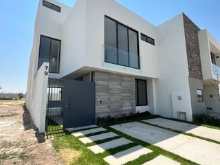 Casa en Venta dentro de Coto Maple en Valle Imperial de Lujo con amenidades Zapopan