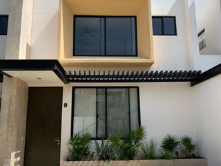 Casa en Renta en Merida,Yucatan en Temozon Norte EN PRIVADA,2 RECAMARAS