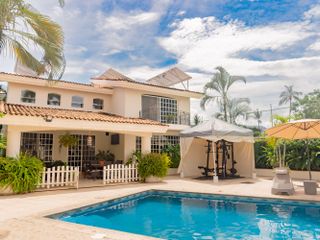 Casa en venta en Gaviotas, Puerto Vallarta, con alberca privada y paneles solares