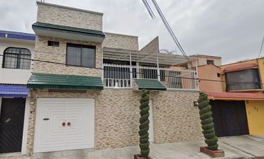 SE VENDE CASA CERCA DE  CALZADA DE LAS ARMAS