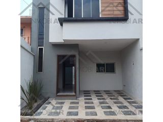 (1008) CASA EN COL. STA. ISABEL - CORDOBA, VER