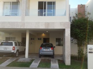 Se vende Casa en Residencial Selvanova, Coto 3, Playa del Carmen
