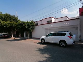 Casa en venta ubicada en Los Virreyes a espaldas de Plaza Galerías, excelente ubicación, a una calle de avenida Zaragoza, fácil acceso a la carretera hacia Celaya y CDMX.