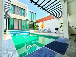 RENTA hermosa casa Villa del Sol con Alberca climatizada y enorme jardín de diseño único, EN TONATICO EDOMEX. Renta por noche DE FIN DE SEMANA