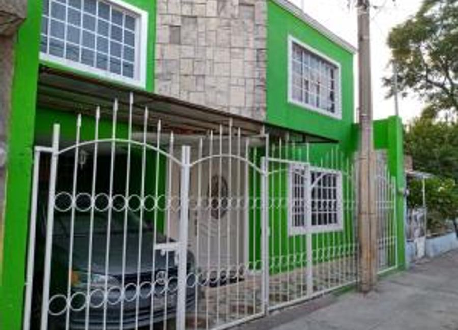 AMPLIA CASA EN VENTA EN SOLEDAD!