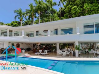 Casa en renta vacacional par 12 personas. Terraza, alberca, asoleadero, sala, espectacular vista a la bahía de Acapulco