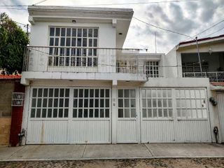 Casa en venta en Las Hadas, cerca de Plaza del Parque, Querétaro