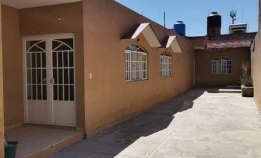 Casa con terraza o cochera grande en el Centro de El Salto, Jalisco