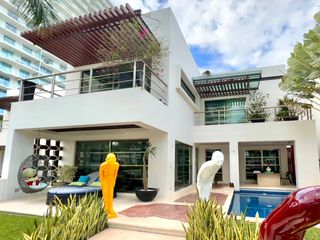 Venta de Villa de Lujo en Nuevo Cancún con Acceso a la Playa