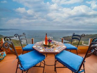 Casa con vista al oceano, alberca, jacuzzi y casita privada en Ensenada