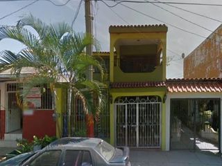 VENTA CASA EN CALLE DE LOS TAMARINDOS, COLONIA DEL SOL, MANZANILLO.