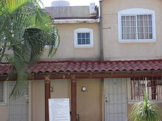 Casa en venta Ixtapa, Guerrero. Casa Diamante, Fracc. con alberca, seguridad y áreas verdes, cerca de la playa