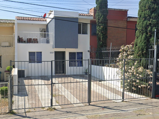 Acogedora casa en fraccionamiento en Zapopan, Jalisco