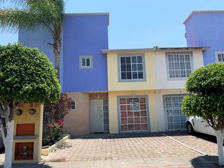 RENTA DE CASA DE DOS PLANTAS EN HACIENDA LA GLORIA, QUERETARO.  EN CONDOMINIO.