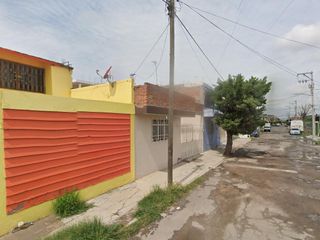 Casa en venta en Col. Los reyes, Irapuato, Guanajuato., ¡Compra directamente con los Bancos!