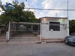 Casa de 1 planta con local comercial al frente, cerca de C. Pacheco y 20 de Nov