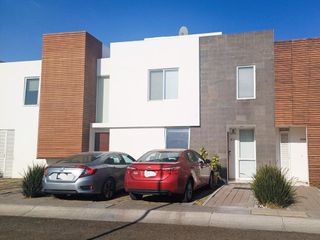 Juriquilla Santa Fe casa totalmente amueblada con 3 recamaras T243981B