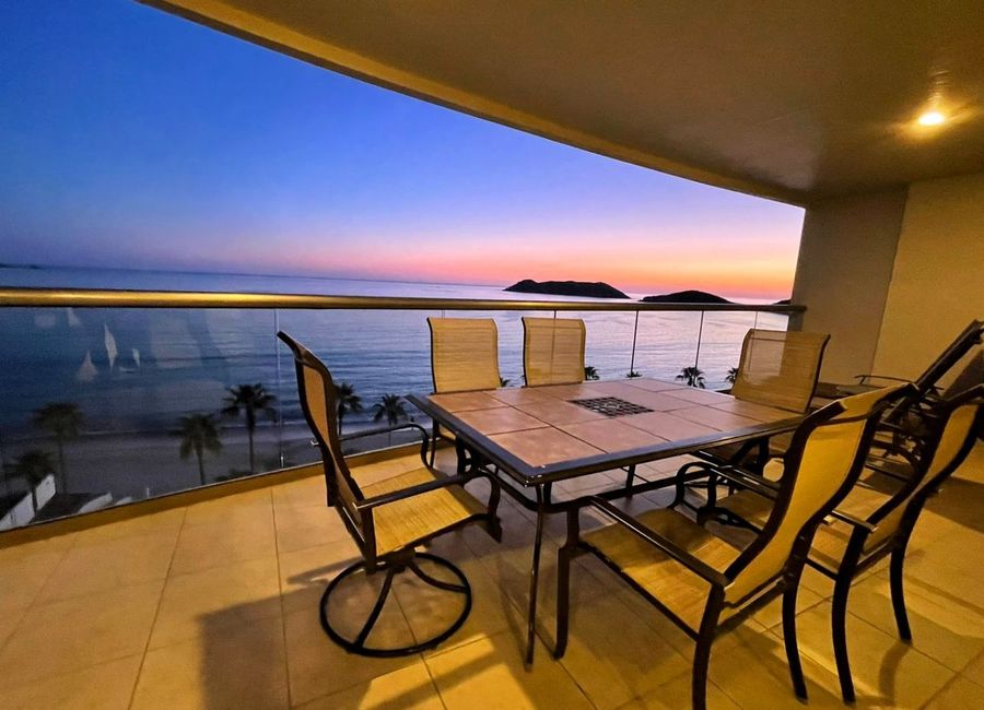 Condominio frente a la playa de 3 recamaras en venta san carlos playa