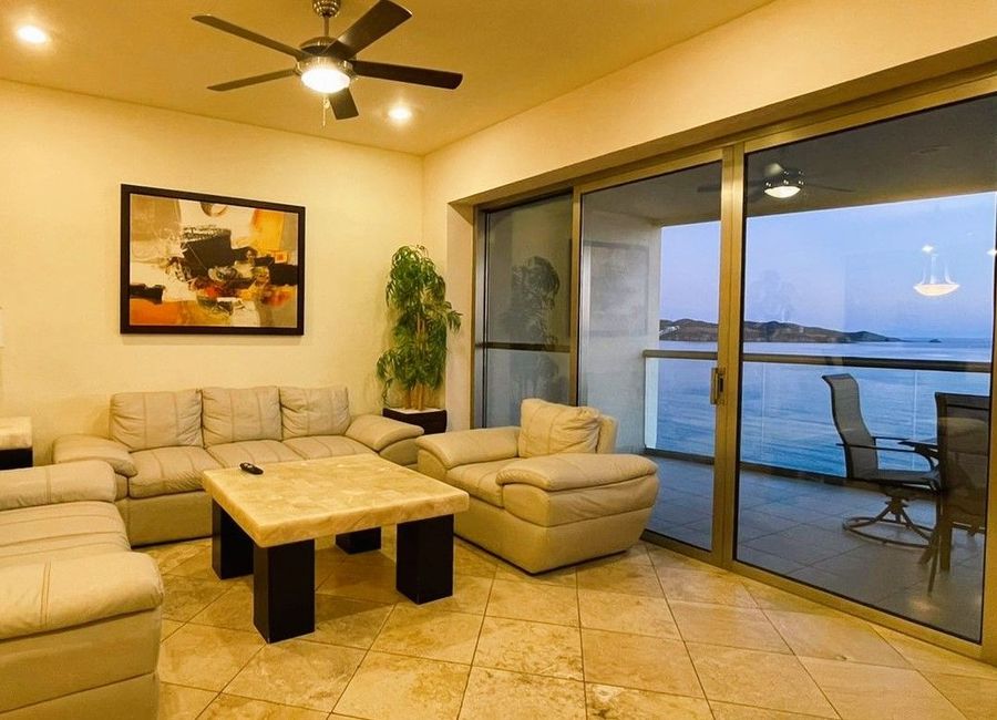 Condominio frente a la playa de 3 recamaras en venta san carlos playa