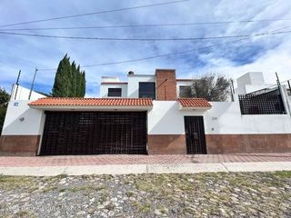 Casa AMUEBLADA en renta con vista panorámica, jardín privado y chimenea en Bosques de las Lomas Querétaro