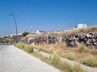 Terreno de 5327m2 en fraccionamiento con servicios ocultos a pie de lote y de entrega inmediata área totalmente útil Milenio III