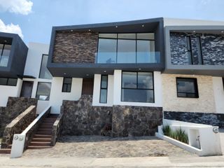 Venta casa nueva en Fraccionamiento Lomalta Tres Marias.