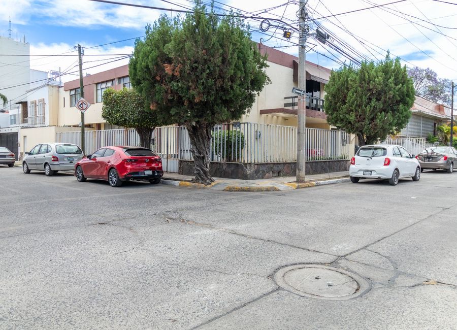 Casa en Venta, Col. Campo de Polo Chapalita. Guadalajara, Jalisco