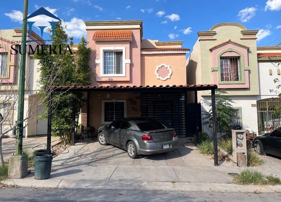 Casa en Fraccionamiento cerrado en Romanzza