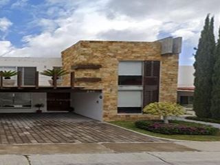 EXCELENTE CASA EN VENTA LAGO YALAHAN, CUMBRES DEL LAGO JURIQUILLA QRO