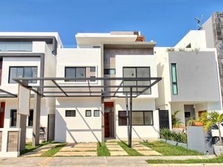 Casa en Venta en Cancun en Residencial Aqua con Amplia Terraza y 4 Recámaras.