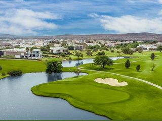 Terreno de 1,100m2 en venta en el exclusivo fraccionamiento El Campanario Club de Golf Querétaro