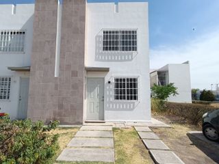 Casa en VENTA en Querétaro ¡En esquina junto al área verde! Dentro de privada