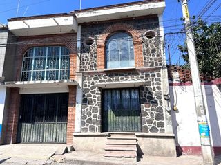 Casa sola Jiutepec con hab independiente, local comercial, super céntrica