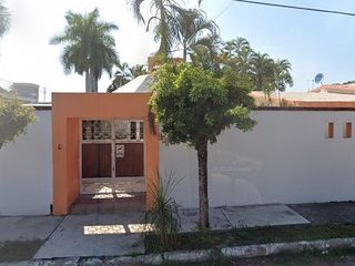 Casa en Venta de Recuperación Bancaria en Juan Jose Arreola, Jardines Vista Hermosa, Colima.