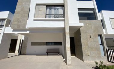 CASA EN VENTA EN VIÑEDOS