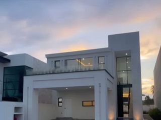 Preciosa Casa en Venta en el Exclusivo Fraccionamiento Paraíso Marina en Mazatlán